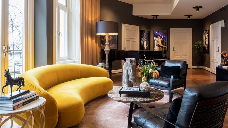 <b>Lydmar Hotel Lobby</b>. Images powered by <a href="https://www.leonardoworldwide.com/" title="Leonardo Worldwide" target="_blank">Leonardo</a>.