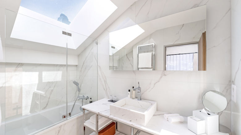 <b>Hotel Schweizerhof Room</b>. Images powered by <a href="https://www.leonardoworldwide.com/" title="Leonardo Worldwide" target="_blank">Leonardo</a>.