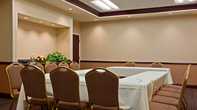 <b>The Holiday Inn Express & Suites Chicago Meeting</b>. Images powered by <a href="https://www.leonardoworldwide.com/" title="Leonardo Worldwide" target="_blank">Leonardo</a>.