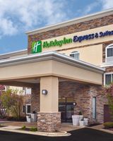 Holiday Inn Express & Stes Libertyville