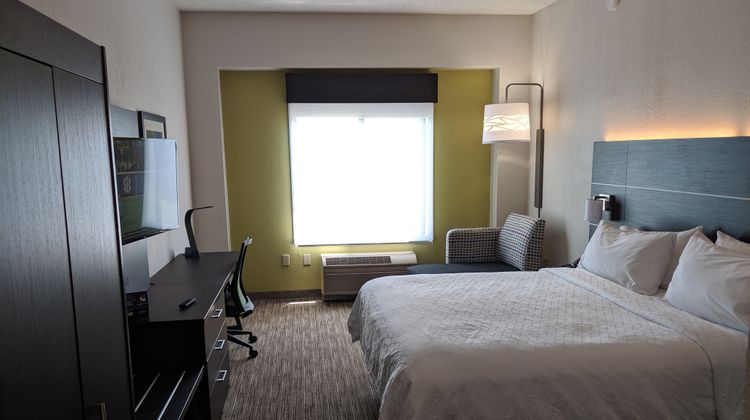 Holiday Inn Express Hotel & Suites Room