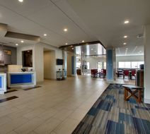 Holiday Inn Express/Stes Lancaster East Lobby