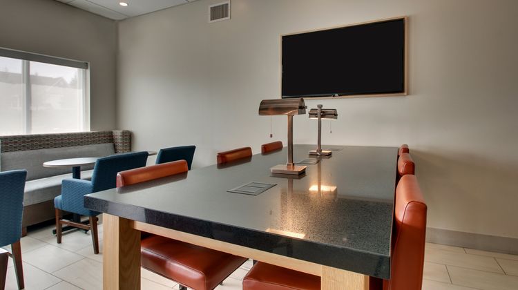 Holiday Inn Express/Stes Lancaster East Restaurant