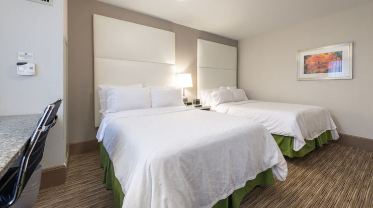 Holiday Inn Express Magnificent Mile Room