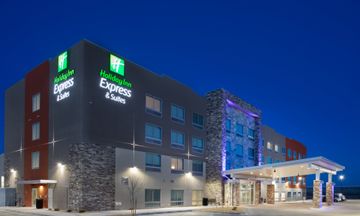 Holiday Inn Express & Suites Denver NE