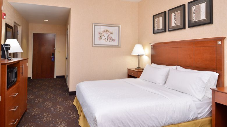 <b>Holiday Inn Express & Suites Room</b>. Images powered by <a href="https://www.leonardoworldwide.com/" title="Leonardo Worldwide" target="_blank">Leonardo</a>.