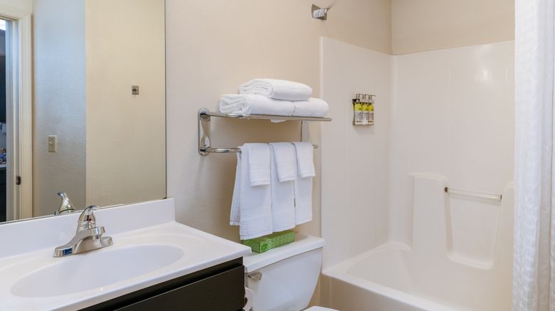 <b>Candlewood Suites Dulles Room</b>. Images powered by <a href="https://www.leonardoworldwide.com/" title="Leonardo Worldwide" target="_blank">Leonardo</a>.
