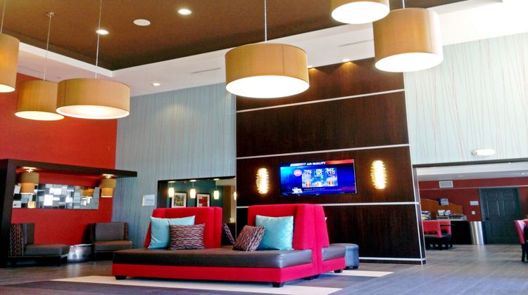 Holiday Inn Express Bakersfield Lobby