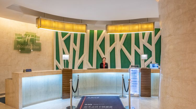 Holiday Inn Lobby