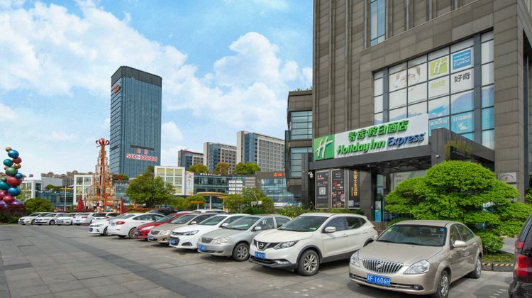 Holiday Inn Exp Nantong Xinghu Exterior
