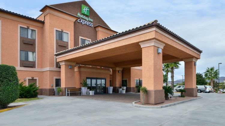 Holiday Inn Express & Suites Kingman Exterior