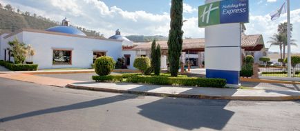 Holiday Inn Express Morelia Exterior
