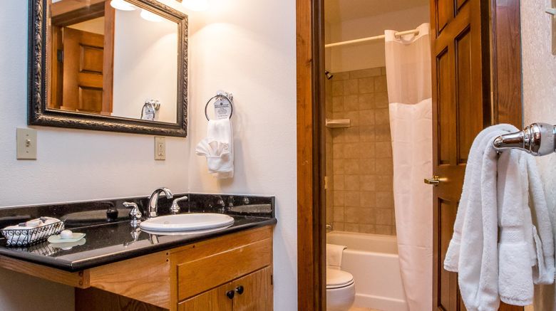 <b>Kandahar Lodge at Whitefish Mtn Resort Room</b>. Images powered by <a href="https://www.leonardoworldwide.com/" title="Leonardo Worldwide" target="_blank">Leonardo</a>.
