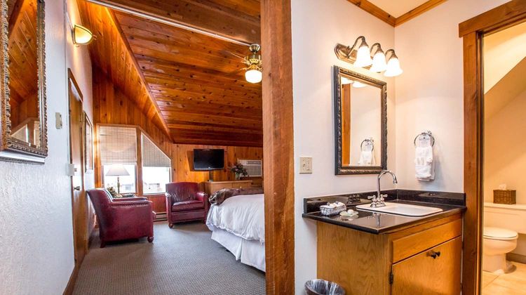 Kandahar Lodge at Whitefish Mtn Resort Exterior