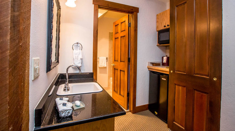 <b>Kandahar Lodge at Whitefish Mtn Resort Room</b>. Images powered by <a href="https://www.leonardoworldwide.com/" title="Leonardo Worldwide" target="_blank">Leonardo</a>.