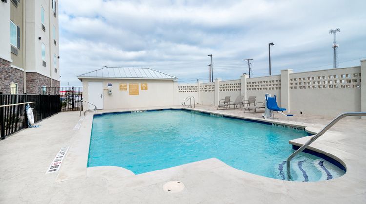 Candlewood Suites Waco Pool
