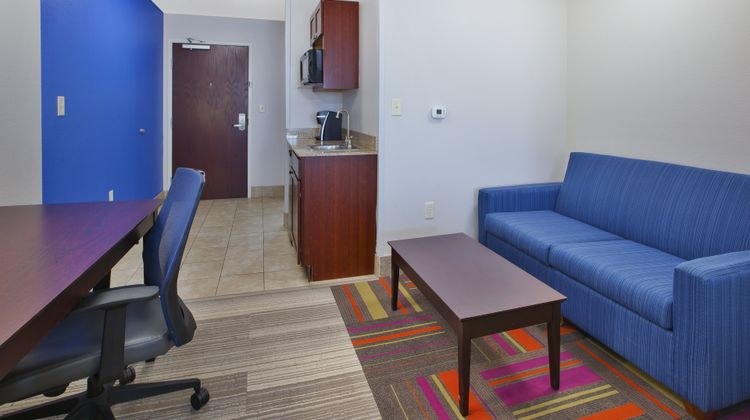 Holiday Inn Express & Suites Niles Suite