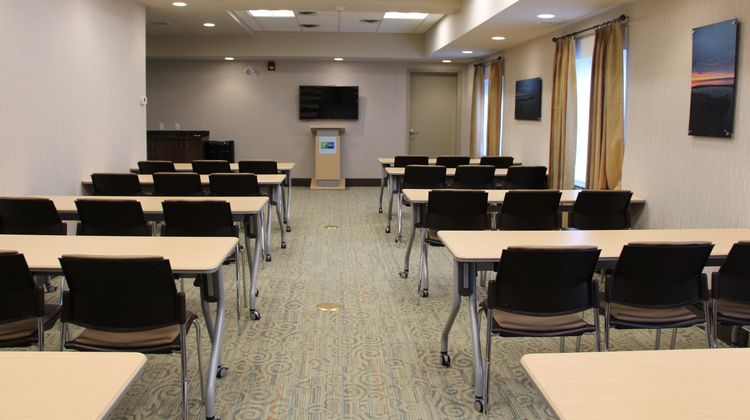 Holiday Inn Express & Suites Cold Lake Meeting
