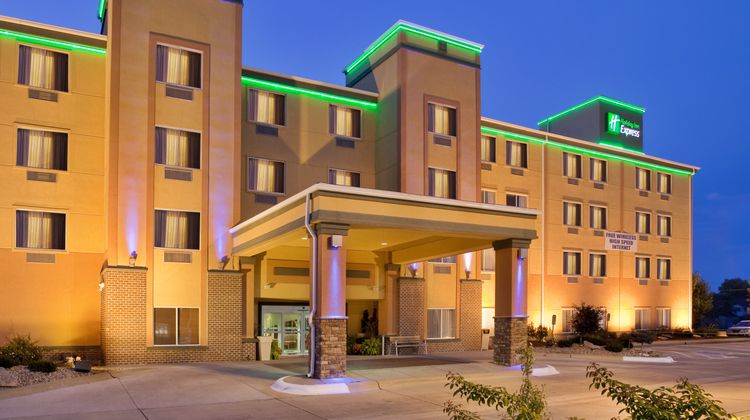 Holiday Inn Express Fremont Exterior