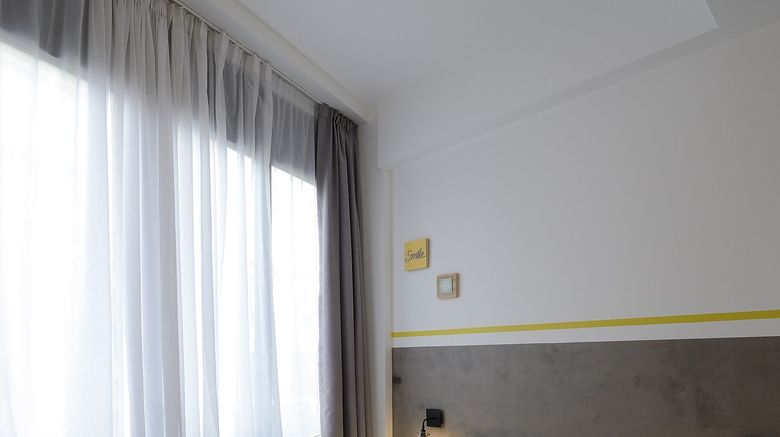<b>Hotel Terre Neuve Room</b>. Images powered by <a href="https://www.leonardoworldwide.com/" title="Leonardo Worldwide" target="_blank">Leonardo</a>.