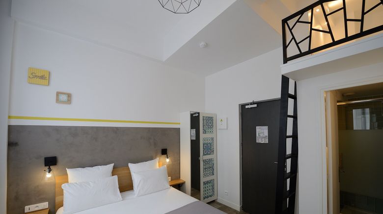 <b>Hotel Terre Neuve Room</b>. Images powered by <a href="https://www.leonardoworldwide.com/" title="Leonardo Worldwide" target="_blank">Leonardo</a>.