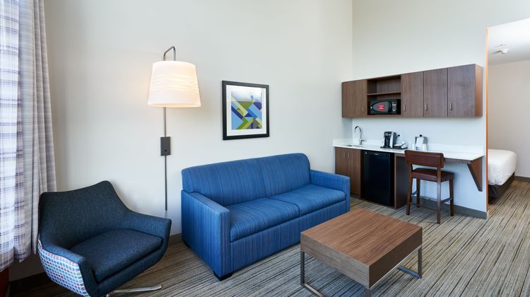 Holiday Inn Express Hotel & Suites Suite