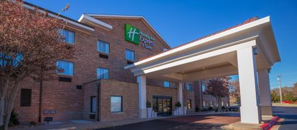 Holiday Inn Express & Suites Edmond Exterior