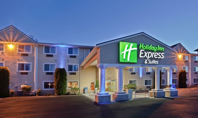 Holiday Inn Express & Suites Burlington Exterior