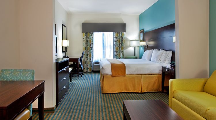 Holiday Inn Express Hotel & Suites Suite