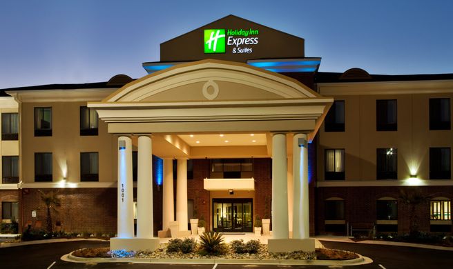 Holiday Inn Express Hotel & Suites Exterior