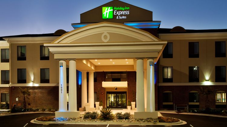Holiday Inn Express Hotel & Suites Exterior