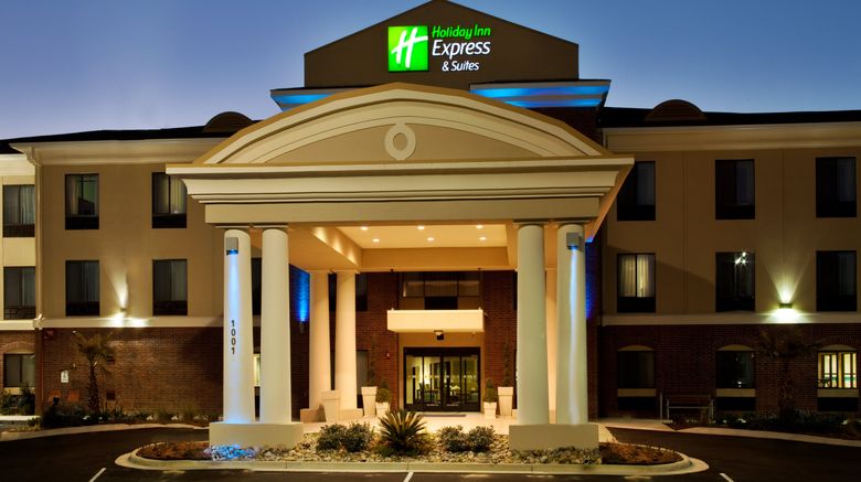 Holiday Inn Express Hotel  and  Suites Exterior. Images powered by <a href="https://www.leonardoworldwide.com" target="_blank" rel="noopener">Leonardo</a>.