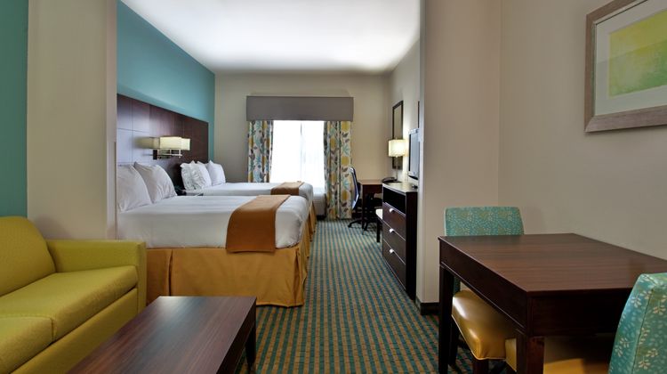 Holiday Inn Express Hotel & Suites Suite