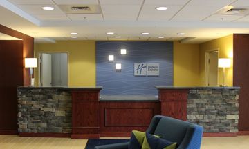 Holiday Inn Express & Sts Milford