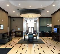 Holiday Inn Express & Suites Lobby