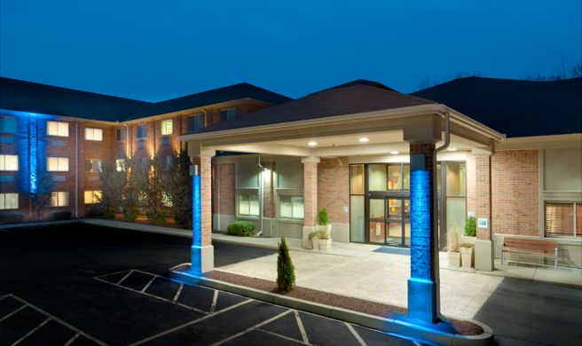 Holiday Inn Express & Suites Exterior