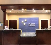 Holiday Inn Express & Suites Lobby