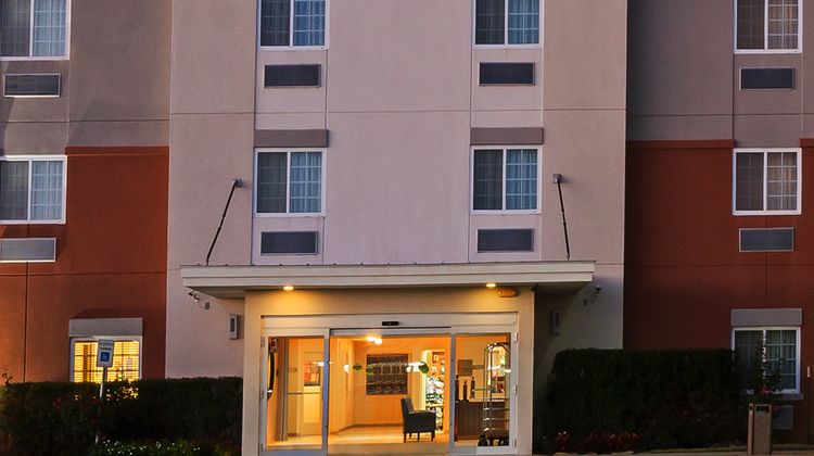 Candlewood Suites Pearland Exterior