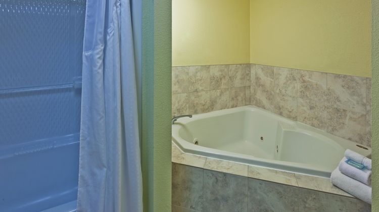 Holiday Inn Express Ringgold Suite