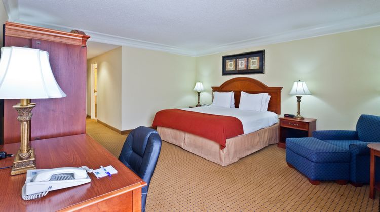 Holiday Inn Express Ringgold Room