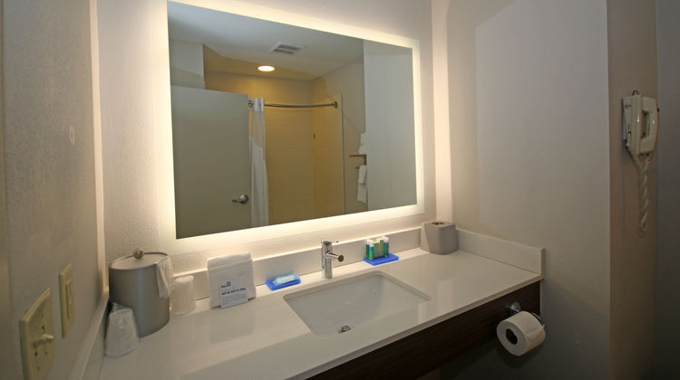 Holiday Inn Express Greensboro-East Room