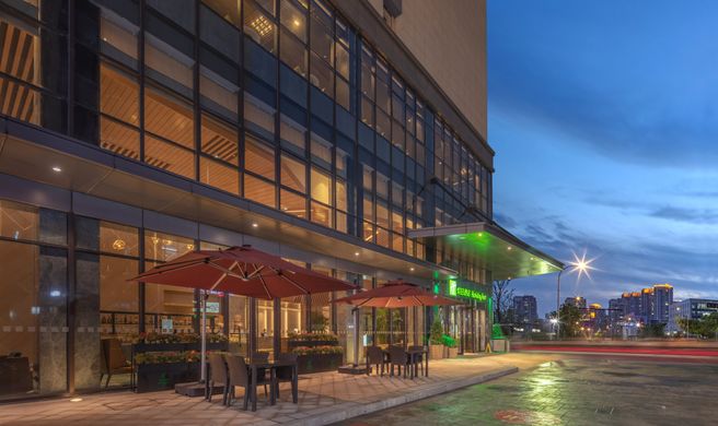 Holiday Inn Airport Zone Exterior