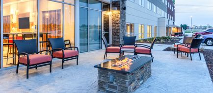Holiday Inn Express/Suites Springfield N Exterior