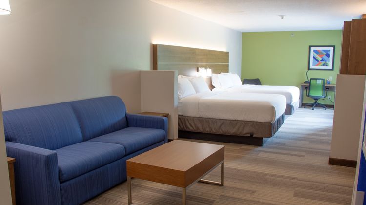 Holiday Inn Express Lexington NE Suite
