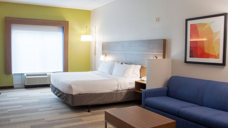 Holiday Inn Express Lexington NE Suite