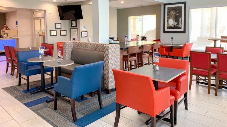 Holiday Inn Express Lexington NE Restaurant