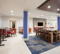 Holiday Inn Express Hotel and Suites Lobby