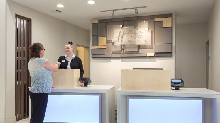 Holiday Inn Express Hotel and Suites Lobby