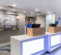 Holiday Inn Express & Suites Scottsburg Lobby