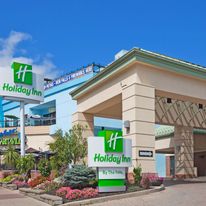 Holiday Inn by The Falls